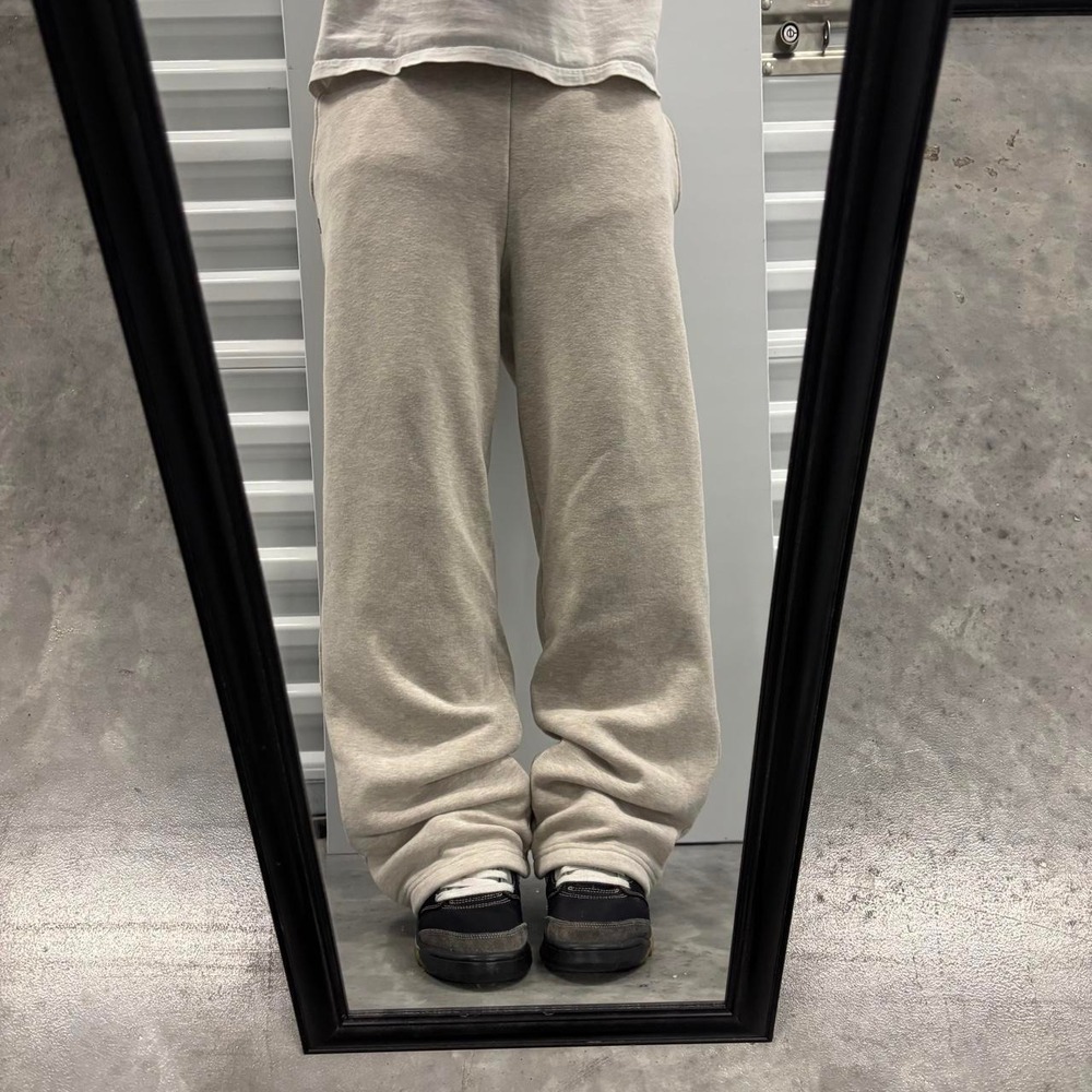 Vintage Y2K/2000s Cream Essential Sweatpants! Size M